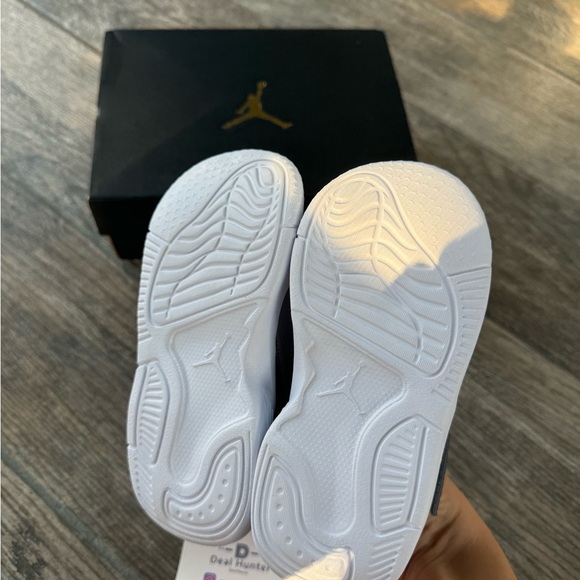 Brand New Air Jordan Max Aura 5 Toddler’s shoes “Grey” - Picture 6 of 10